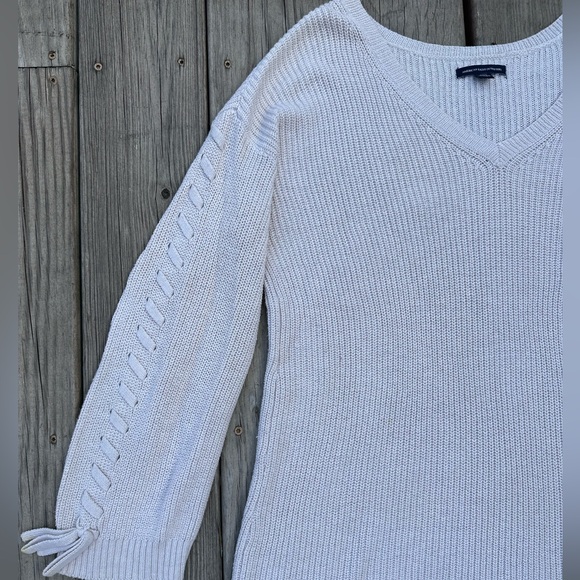 american eagle v-neck cream knit sweater with sleeves and ties - Picture 2 of 9